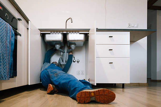 Professional Leak Detection technician working in Hamilton, IL